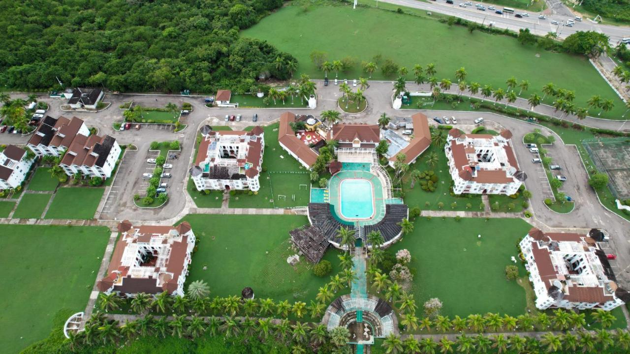 Seacastles By The Beach/Pool Бухта Монтего Экстерьер фото
