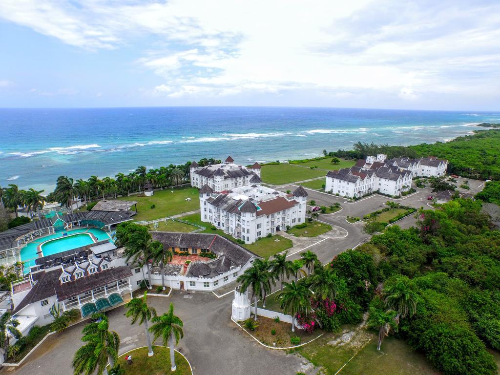 Seacastles By The Beach/Pool Бухта Монтего Экстерьер фото